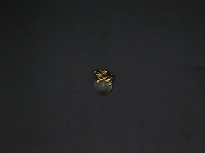 null Pendentif en or jaune (750) et quartz formant un ourson en peluche sur coeur...