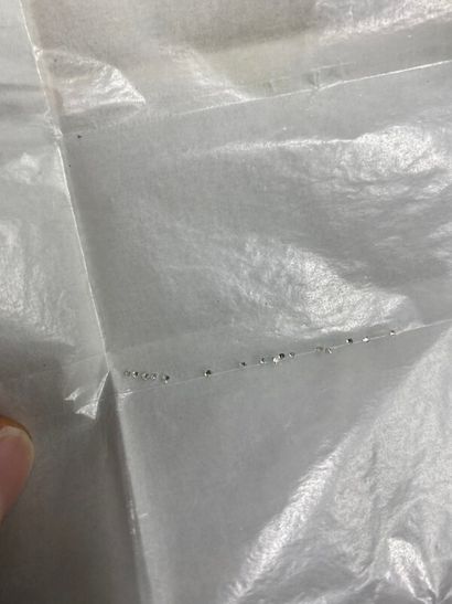 null * Réunion de 10 plis contenant des diamants de : 

- 1 mm de diamètre pour 0,84...