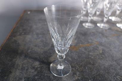 null * BACCARAT, service de verres en cristal modèle Piccadilly comprenant 26 verres...