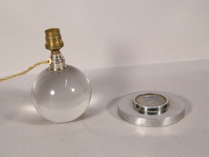 null ADNET Jacques (1900 - 1984)

Lampe à base constituée d'une sphère en cristal...