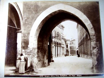 null * 207. Photo album from Italy, circa 1900. Album oblong percaline.92 album prints...