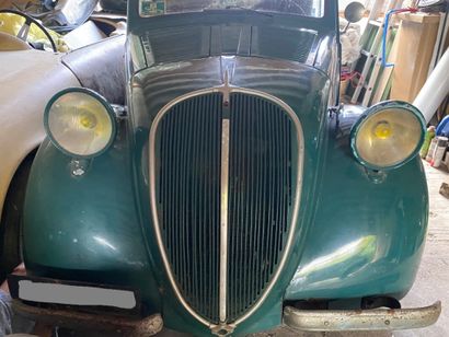  SIMCA 5 type 504 de 1948, coupé 2 portes de couleur verte, sellerie simili vert...