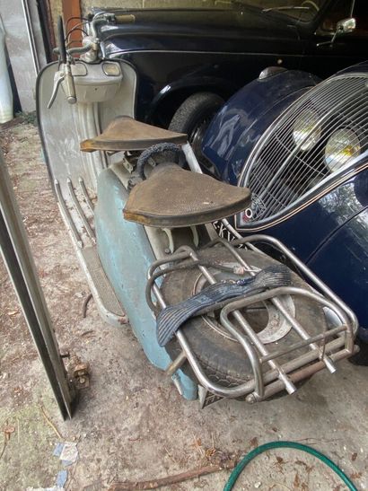  LAMBRETTA type LAM 125LD de1954, scooter 125 cm3 mono 2 tems de couleur bleue, sellerie...