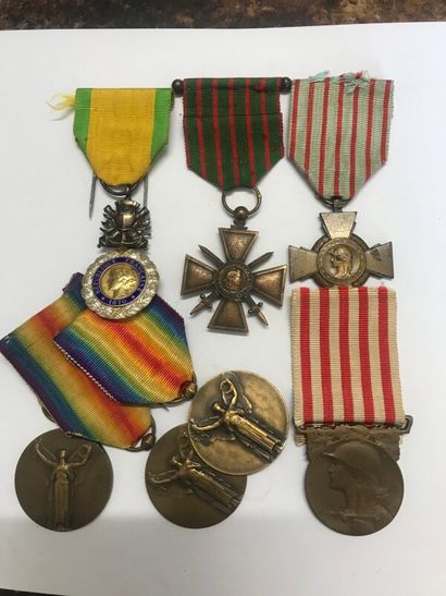 null 1914 - 1918 :

7 : Croix de Guerre - Médaille Militaire - 3 Interalliées - Commémorative...
