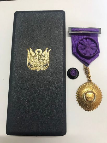 null FOREIGN ORDERS AND MEDALS :

PERU : Order for Exceptional Services - Officer...