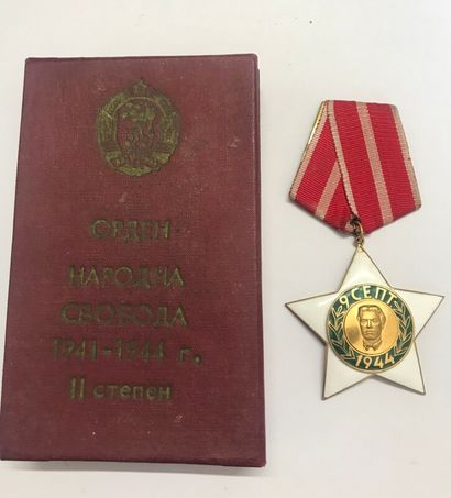 null FOREIGN ORDERS AND MEDALS :

BULGARIA : Order of September 9th 1944 - IInd class...