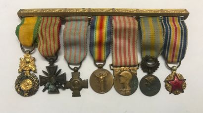null REDUCTIONS : 

Barrette de 7 dont Orient, Médaille Militaire, Blessés ...