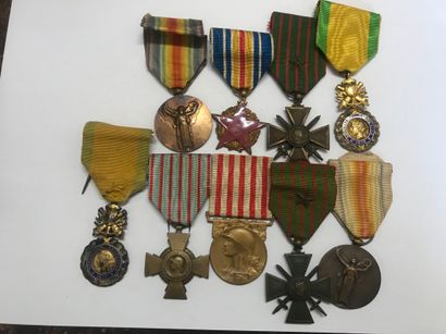 null 1914 - 1918 :

9 : 2 War Crosses - 2 Military Medals - 2 Interrallies - Commemorative...