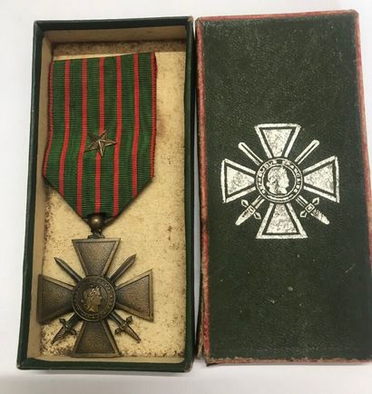 null 1914 - 1918 :

Croix de Guerre 1914/1915 in its green box
