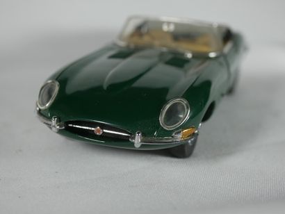 null 1961 jaguar E-type - make Franklin Mint Precision Models - scale 1/24