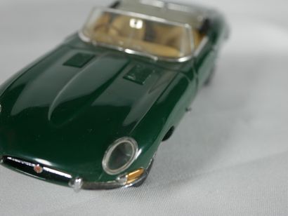 null 1961 jaguar E-type - make Franklin Mint Precision Models - scale 1/24