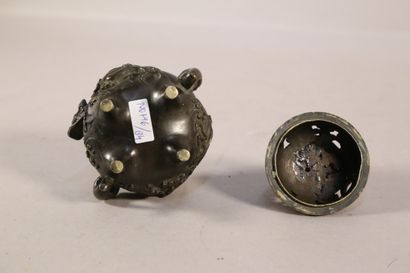 null Brule parfum en bronze à décor de dragons - H. 12,5 cm