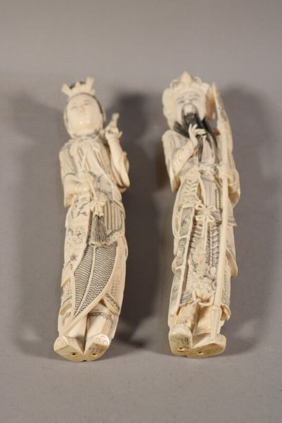null CHINE - Début XXe siècle

Ensemble de deux statuettes en ivoire polychrome,...