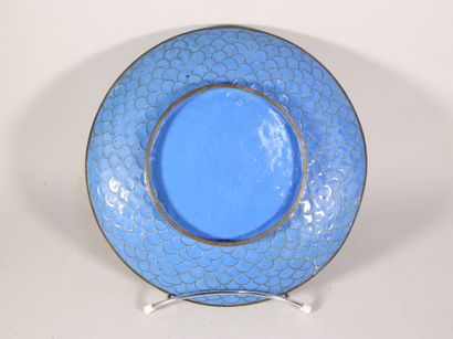 null Plat émail cloisonné à décor floral sur fond bleu - Ø. 30 cm
