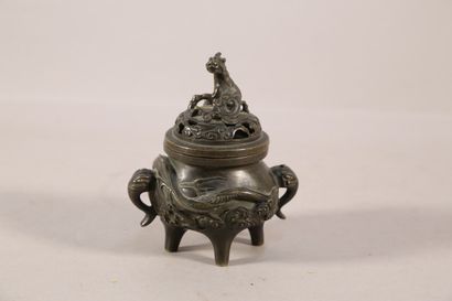 null Brule parfum en bronze à décor de dragons - H. 12,5 cm