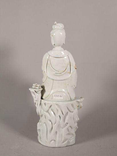 null Sujet femme en porcelaine blanche 

H. 38 cm