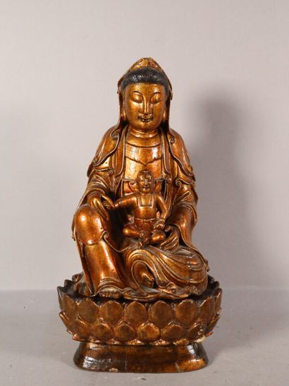 null CHINE - XIXe siècle

Statuette en bois sculpté à traces de laque or de Guanyin...