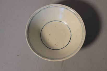 null Bol en porcelaine à décor de fleurs - H 5,5 x Ø.16 cm