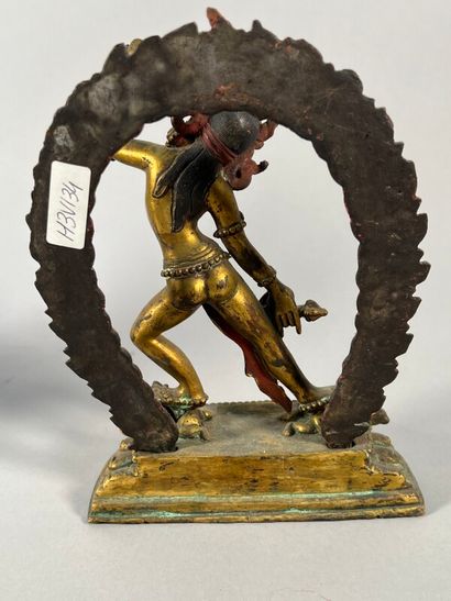 null TIBET - Début XXe siècle

Statuette de Kali en bronze doré, debout sur deux...