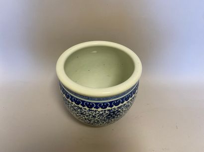null Chine - Cache pot en porcelaine décor blanc bleu de fleurs - H. 21.5 cm