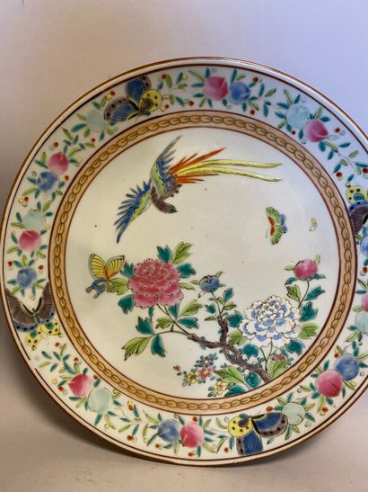 null Paire de plats en porcelaine à décor floral marqué au dos - Ø. 30.5 cm