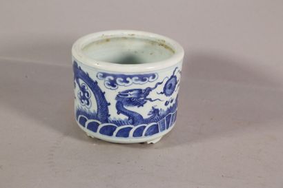 null Cache-pot en porcelaine à décor de dragons - H. 11 cm