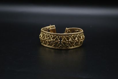 null Bracelet ruban en or jaune 750 millièmes à maillons stylisés. Orfèvre AG.

48.7...