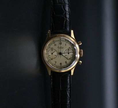 null BREITLING Premier, Référence 777 - Vers 1940-1944

Montre chronographe en or...