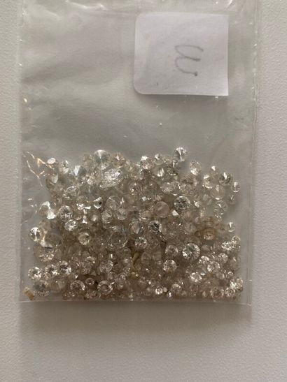 null Ensemble de diamants sur papier, principalement taille ancienne, poids max 0,2...