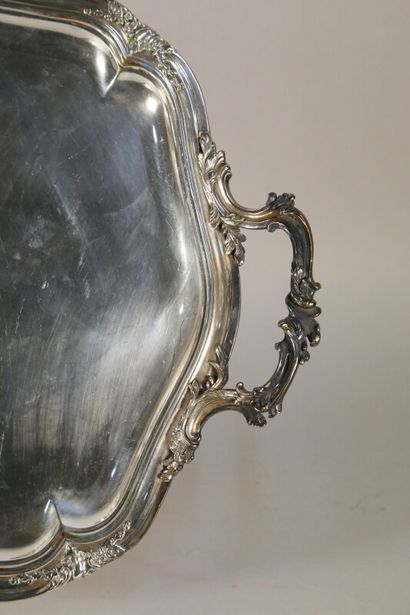 null PUIFORCAT, Plateau à deux anses en métal argenté de style Louis XV, 63 x 37,5...