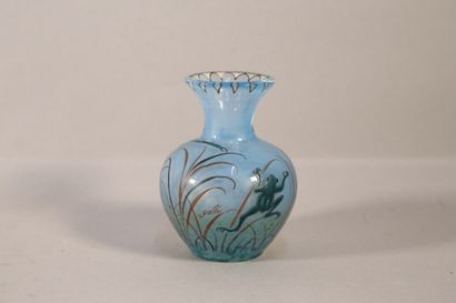 null GALLÉ Émile (1846-1904) 

Petit vase à base ovoïde à col étranglé et évasé....
