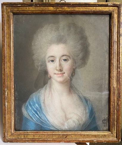 null Portrait de femme, 

pastel 

encadrée sous verre 

44.5 x 37 cm - à vue