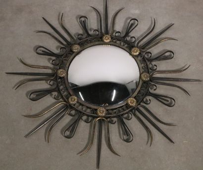 null Miroir sorcière métal et laiton circa 1950

Diam. 60 cm