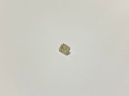 null Diamant sur papier taille émeraude de 1.24 carats.

Accompagné d'un certificat...