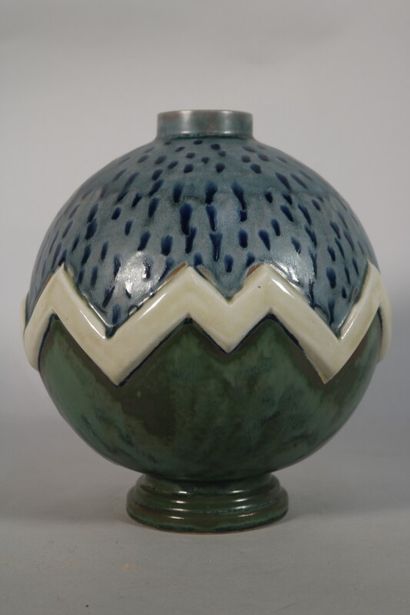 null Georges RENAUD (1904-1994) - Manufacture HB QUIMPER ODETTA

Vase boule en grés...
