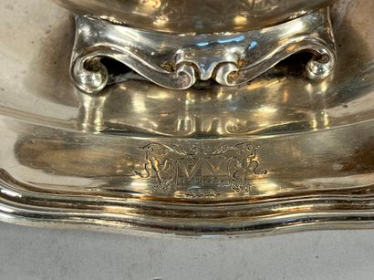 null Saucière de style Louis XV en argent Minerve aux armoiries. 

799 g