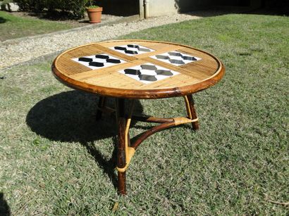 null Petite table basse ronde en rotin et carreaux de céramique DLG de Capron

Haut....