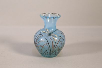 null GALLÉ Émile (1846-1904) 

Petit vase à base ovoïde à col étranglé et évasé....