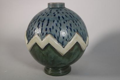 null Georges RENAUD (1904-1994) - Manufacture HB QUIMPER ODETTA

Vase boule en grés...