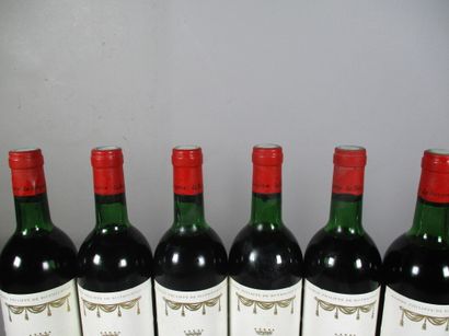 null 6 blles MOUTON CADET bas goulot, étiquettes poussiéreuses Bordeaux 1974