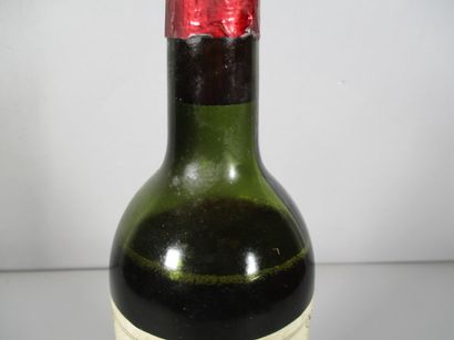 null 1 blle Ch. LATOUR basse épaule, étiquette sale Pauillac 1949