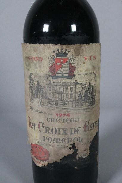 null 1 blle Ch. LA CROIX DE GAY Pomerol 1974 - mi-épaule, étiquette sale