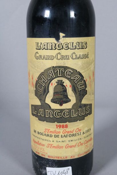 null 1 blle Ch. ANGELUS Saint-Emilion 1988 - une accroche à l'étiquette