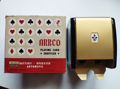 null Batteur de cartes « playing card shuffler » marque Arco playing card compay...