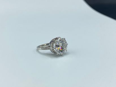 null Solitaire in white gold 750 thousandths and platinum 950 thousandths decorated...