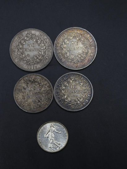 null Ensemble de cinq pièces en argent : deux pièces de 50 francs 1977, deux pièces...