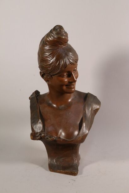 null Frits VAN DER STRAETEN (XIX-XX) 

Buste de jeune femme souriante

bronze à patine...