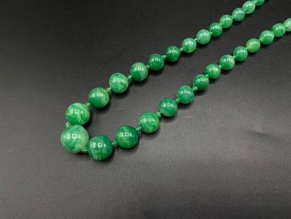 null Collier de perles en verre teinté vert