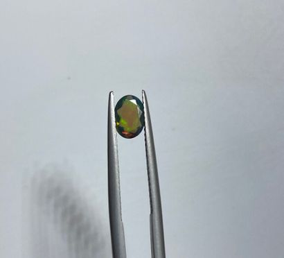 null Opale ovale facetté sur papier - 0.50 ct