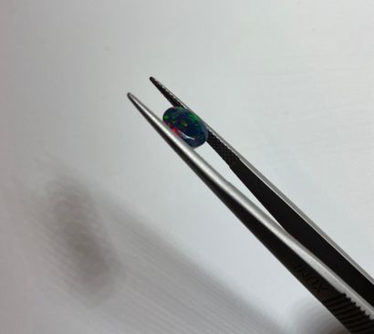 null Opale ovale facetté sur papier - 0.95 ct